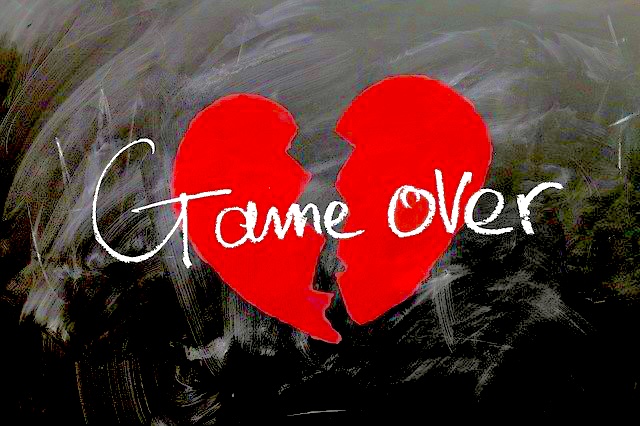 Kaputtes Herz mit dem Text: Game over